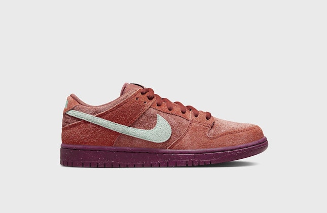 Nike SB Dunk Low "Mystic Red" Nike SB Dunk Low "Mystic Red"