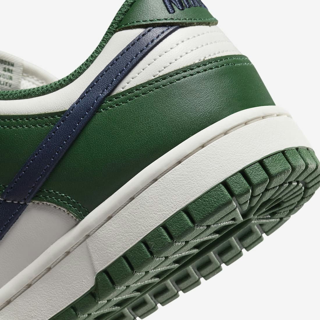 Nike Dunk Low "Gorge Green"