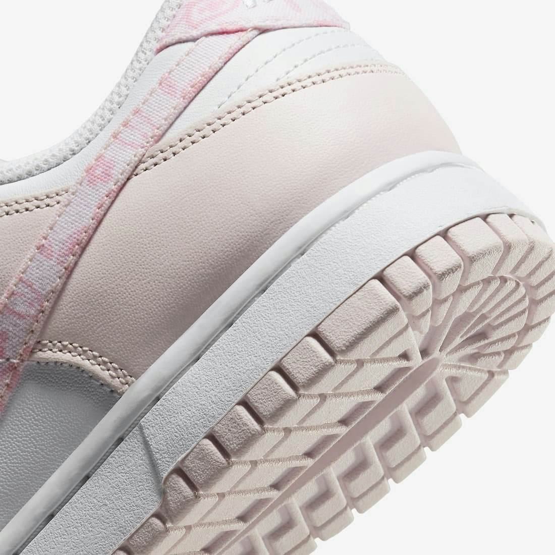 Nike Dunk Low "Pink Paisley"