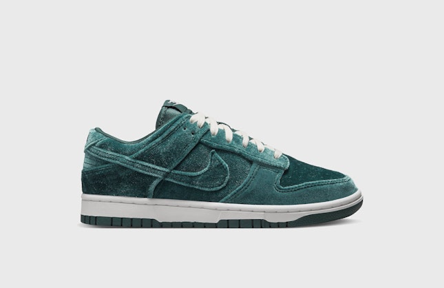 Nike Dunk Low "Green Velvet"