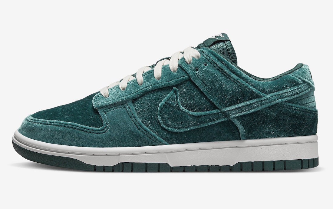 Nike Dunk Low "Green Velvet"