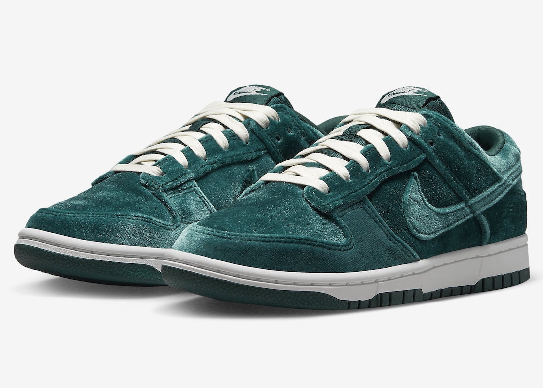 Nike Dunk Low "Green Velvet"