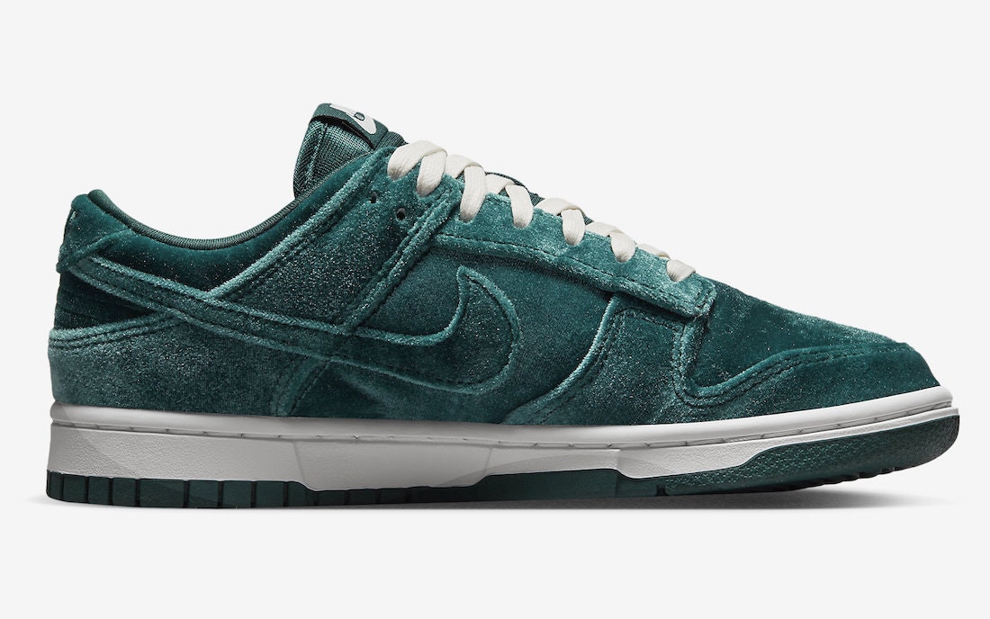 Nike Dunk Low "Green Velvet"