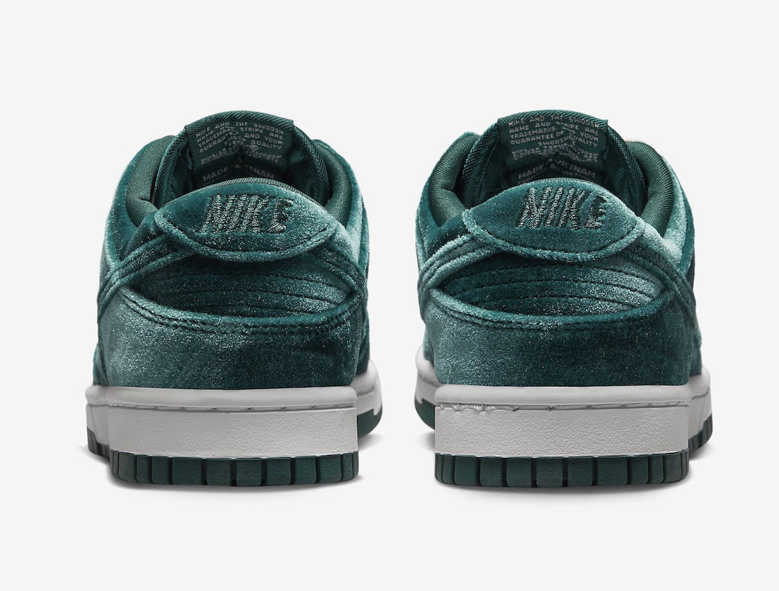 Nike Dunk Low "Green Velvet"