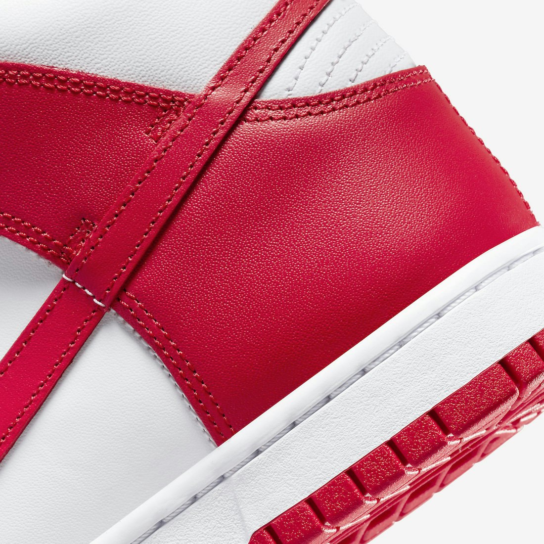 Nike Dunk High GS "University Red"