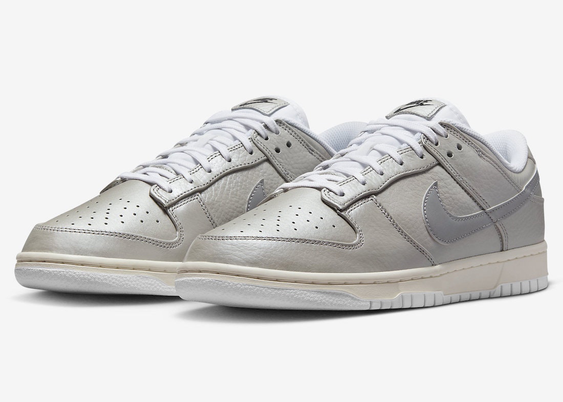 Nike Dunk Low "Metallic Silver"