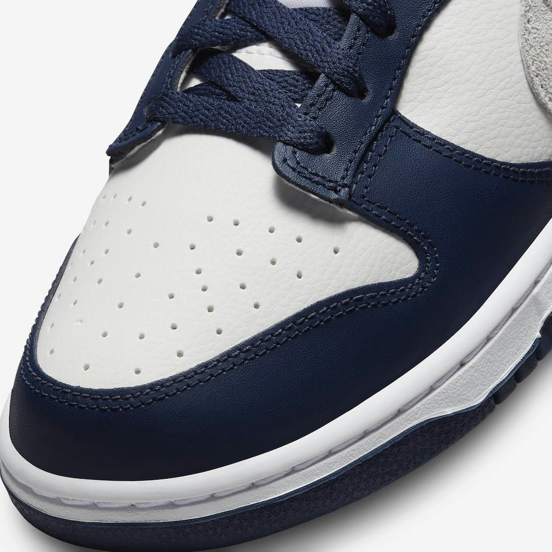 Nike Dunk Low "Midnight Navy"