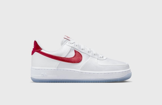 Nike Air Force 1 Low ESS SNKR "Satin White/Red"