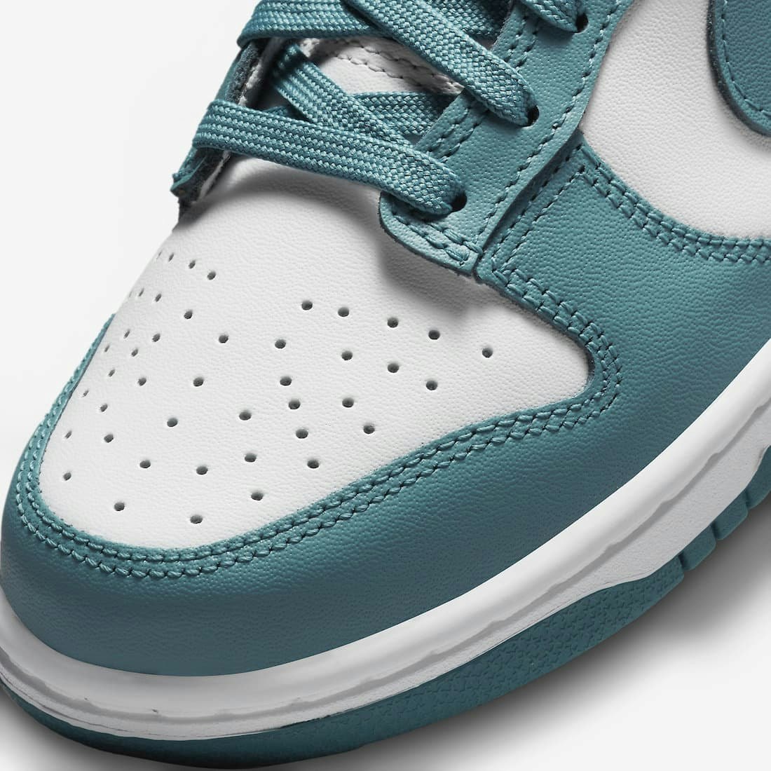 Nike Dunk Low "Teal Blue"