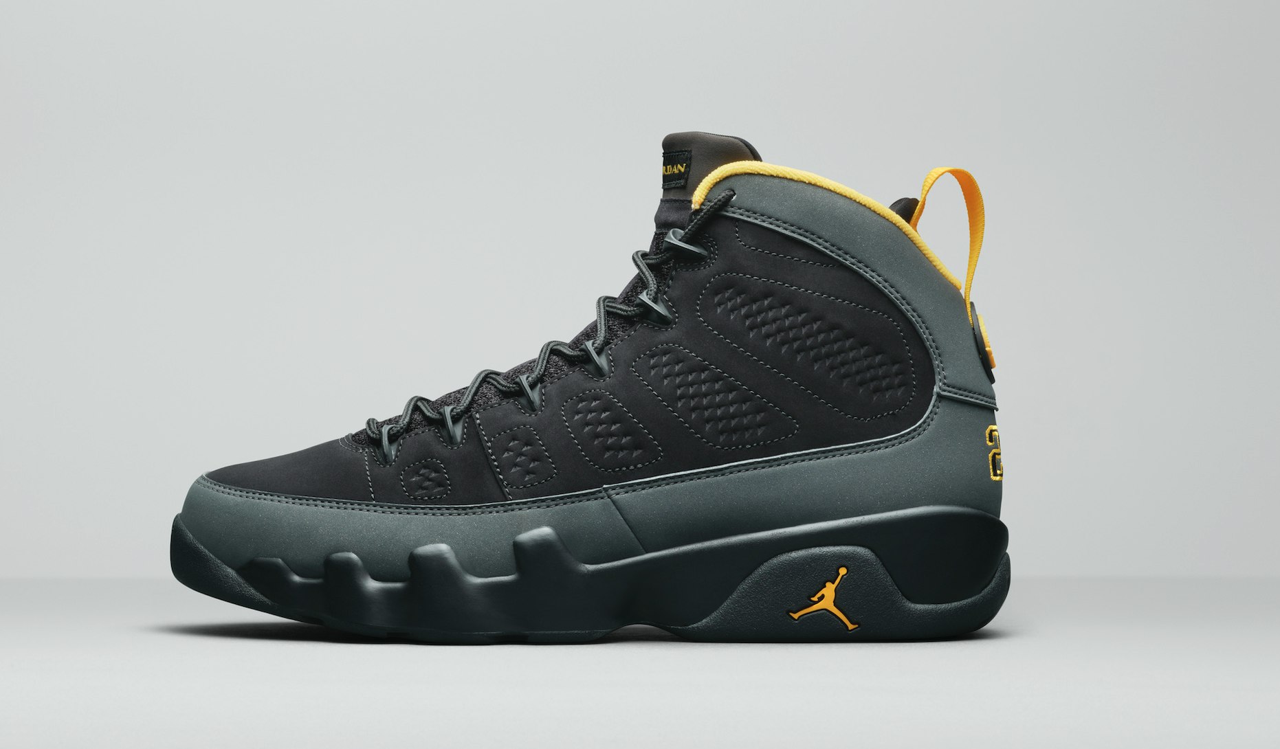 Air Jordan 9 Retro (Black/Dark Green)