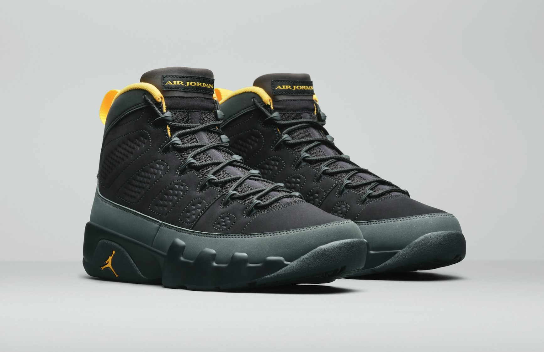 Air Jordan 9 Retro (Black/Dark Green)