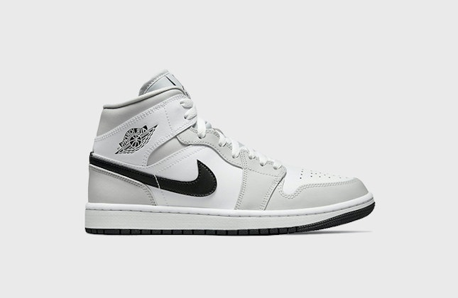 Air Jordan 1 Mid Wmns “Light Smoke Grey”