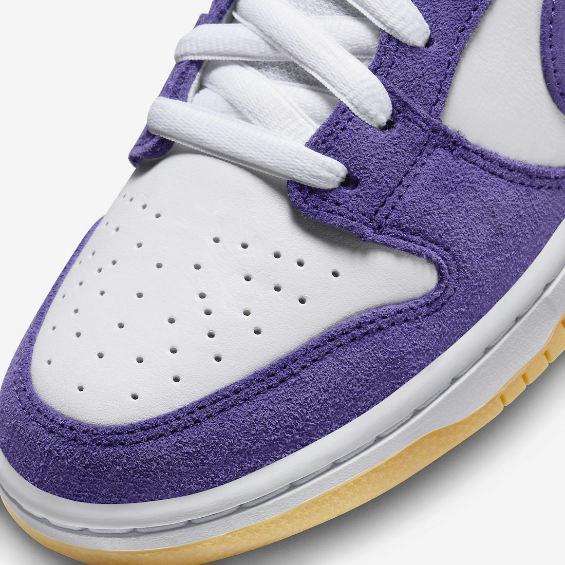 Nike SB Dunk Low "Court Purple"