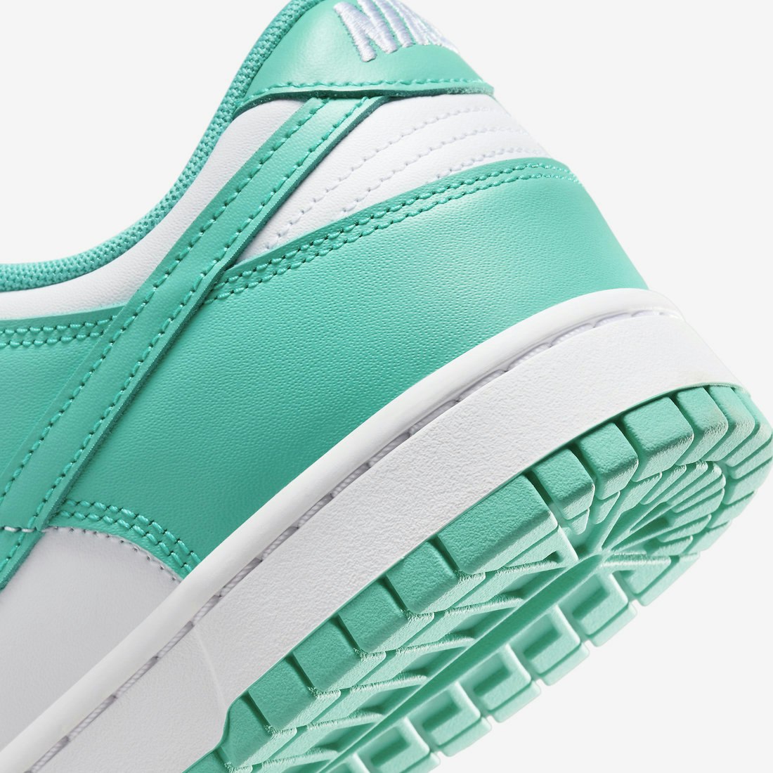 Nike Dunk Low "Clear Jade"