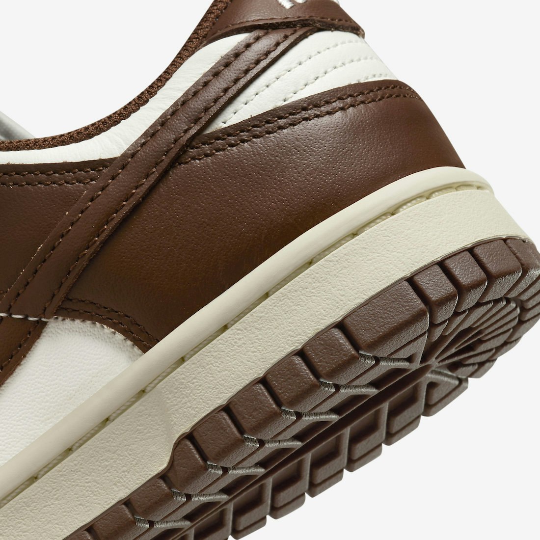 Nike Dunk Low "Cacao Brown"