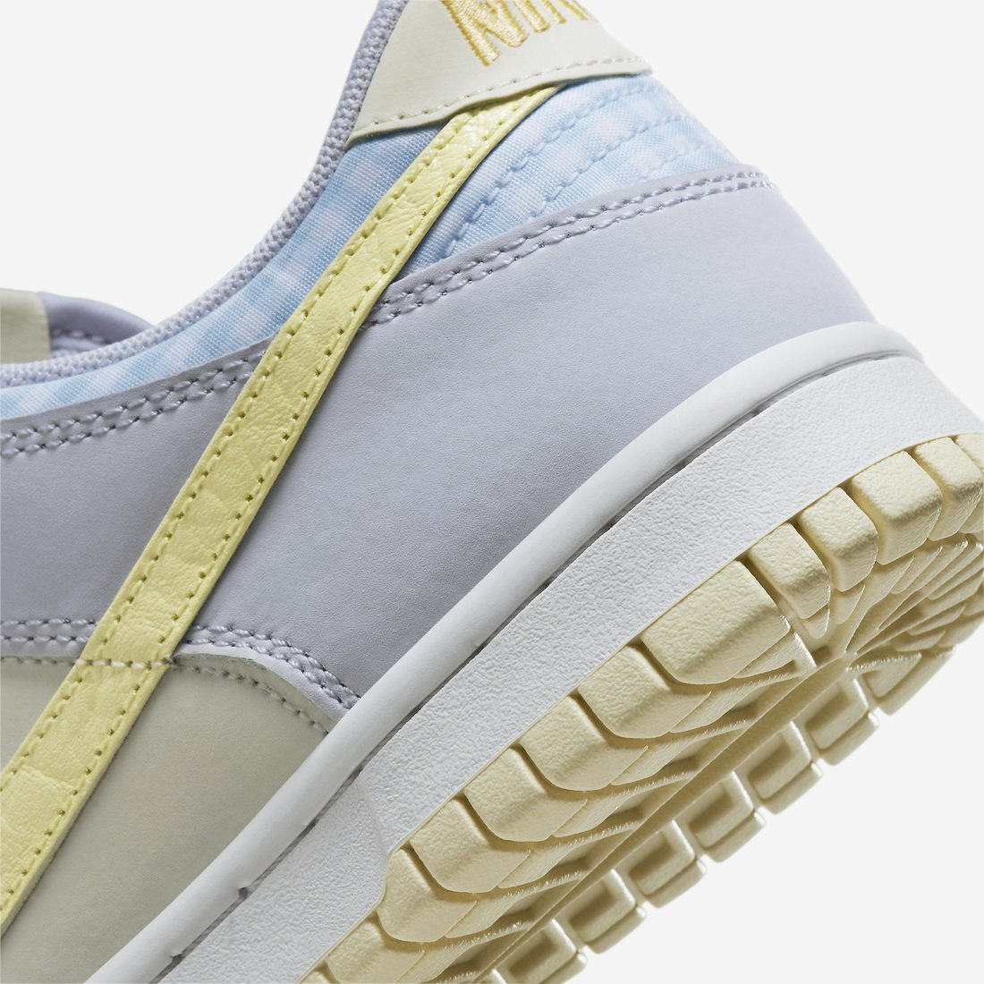 Nike Dunk Low GS "Easter"
