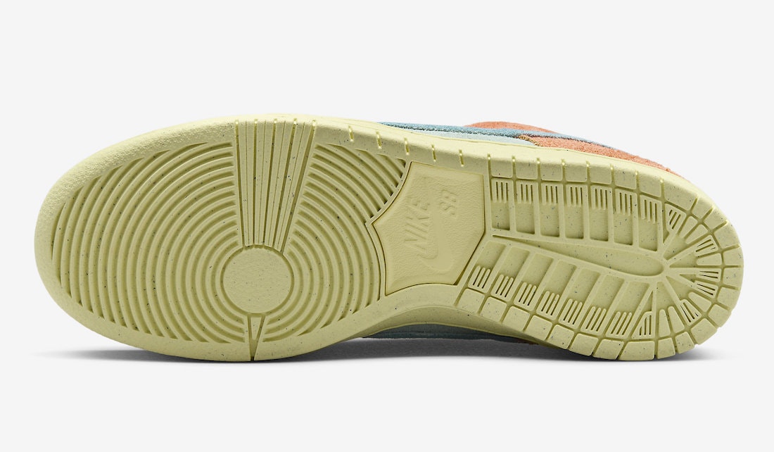 Nike SB Dunk Low "Noise Aqua"
