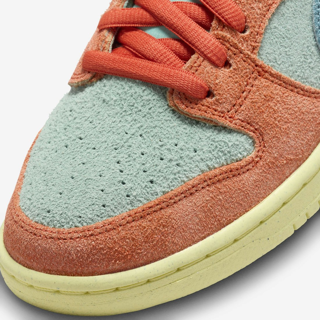 Nike SB Dunk Low "Noise Aqua"