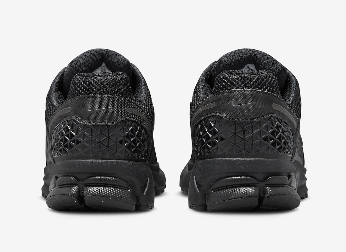 Nike Zoom Vomero 5 "Triple Black"