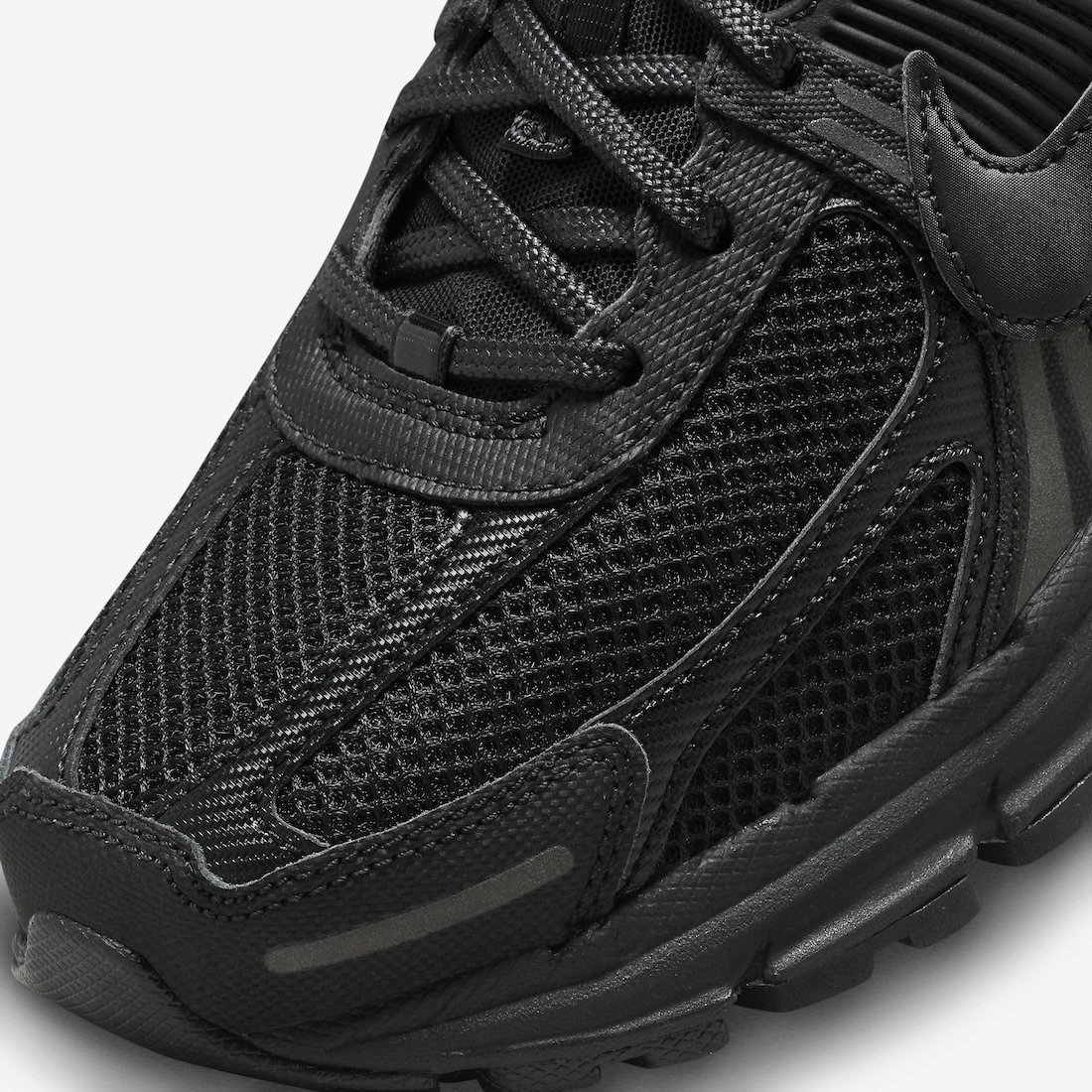 Nike Zoom Vomero 5 "Triple Black"