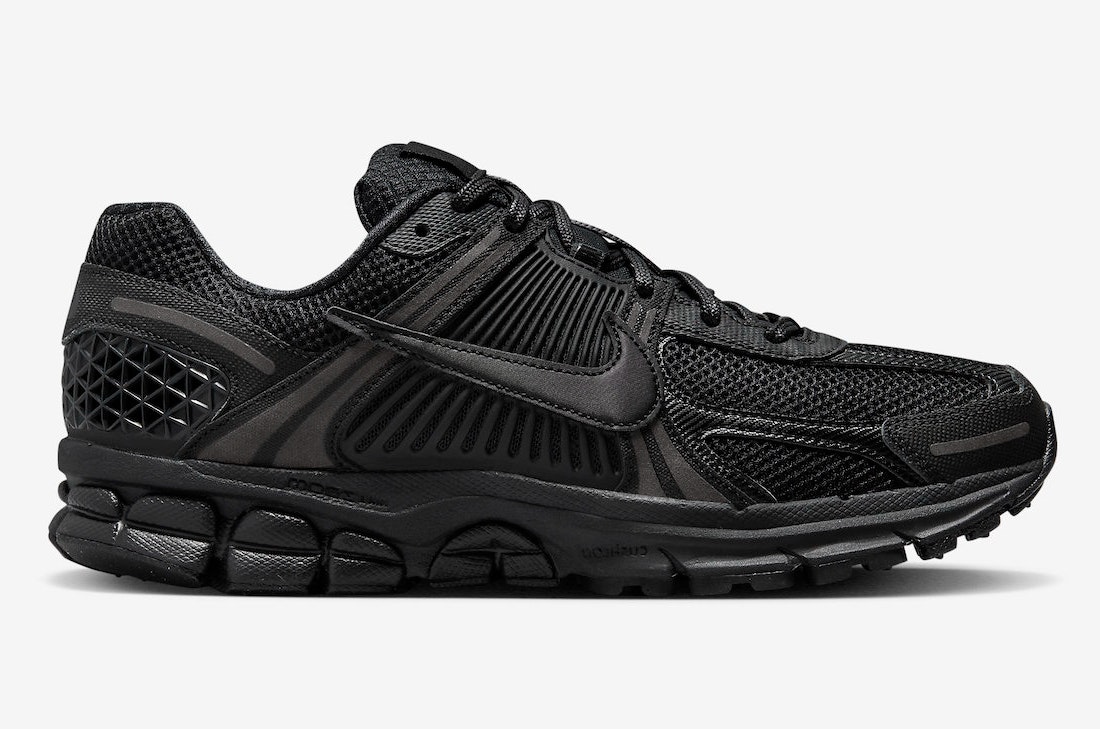 Nike Zoom Vomero 5 "Triple Black"