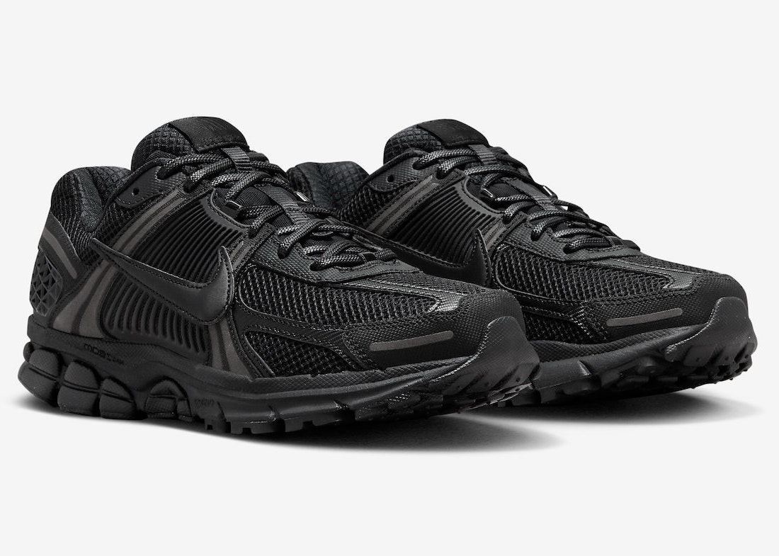 Nike Zoom Vomero 5 "Triple Black"