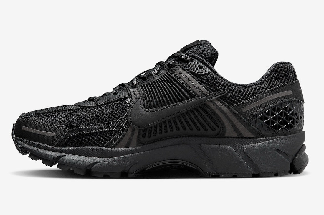 Nike Zoom Vomero 5 "Triple Black"