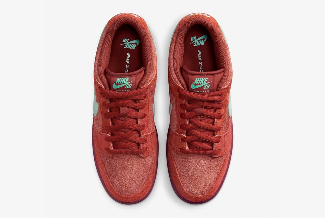 Nike SB Dunk Low "Mystic Red"