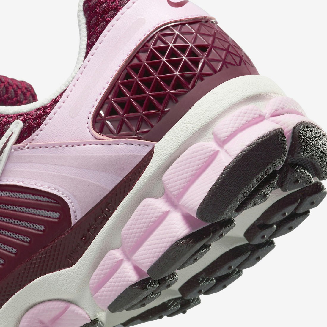 Nike Zoom Vomero 5 "Valentine’s Day"