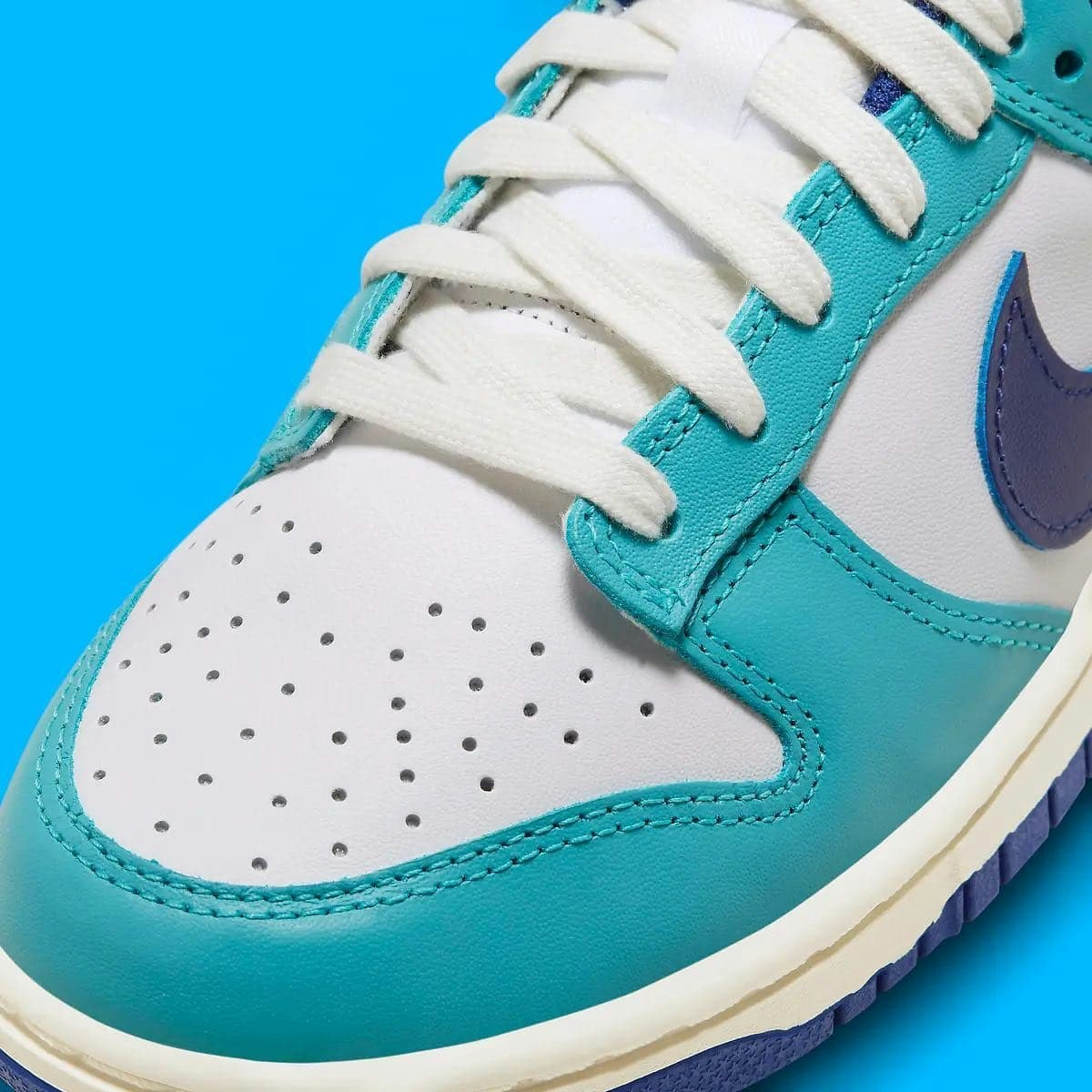 Nike Dunk Low "Teal and Navy"