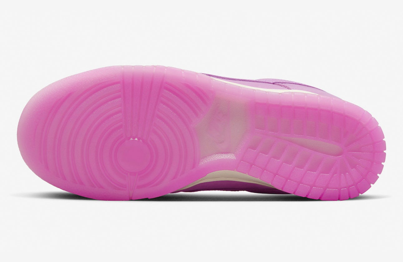 Nike Dunk Low "University Pink"