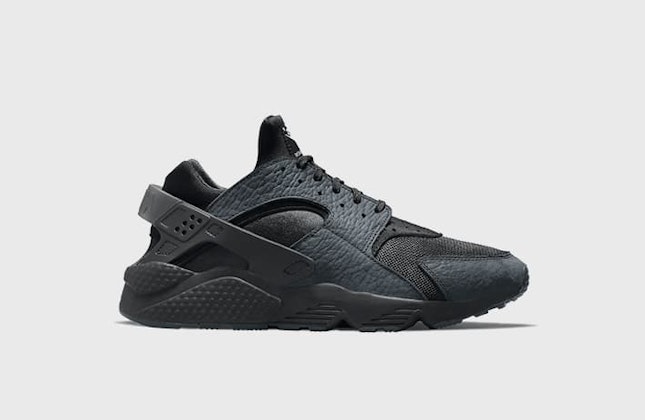 Nike Air Huarache “Have you hugged your foot today?”