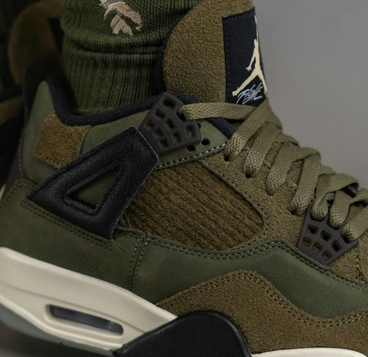 Air Jordan 4 SE Craft “Medium Olive”