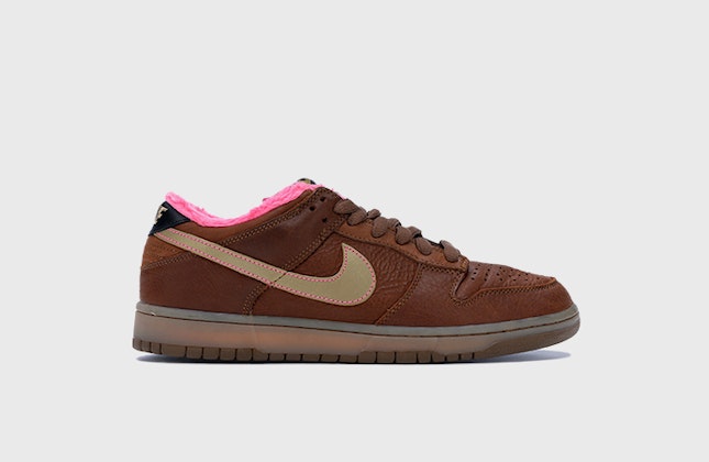 Nike SB Dunk Low "Gibson Guitar Case" Nike SB Dunk Low "Gibson Guitar Case"