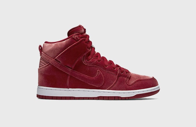 Nike SB Dunk High "Red Velvet"