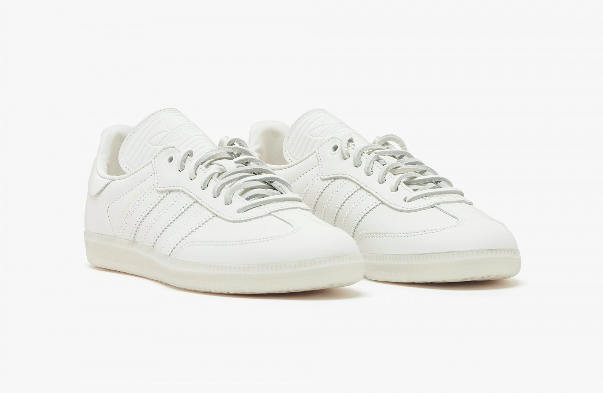 white pharrell adidas