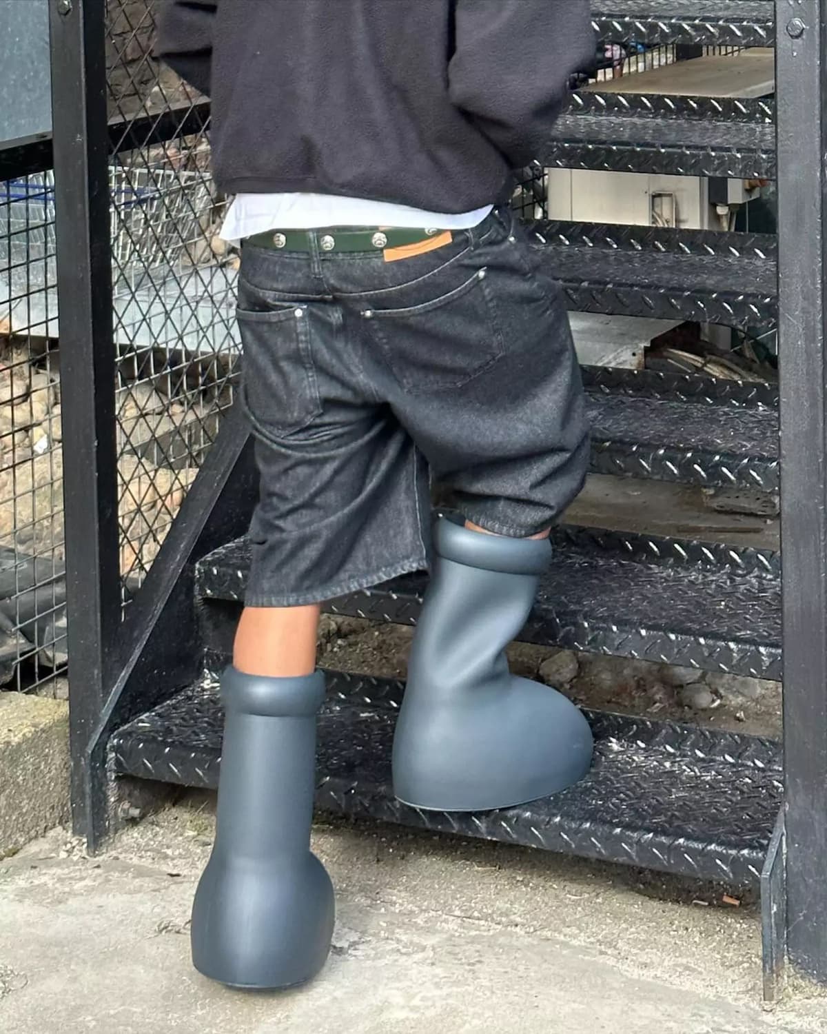 Big boot shoes shop