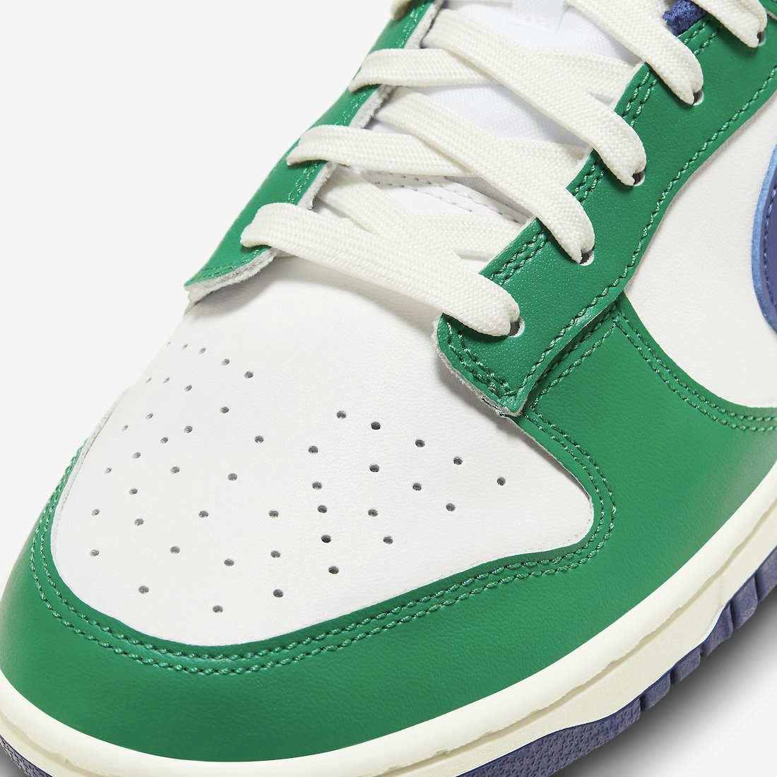 Nike Dunk Low "Gorge Green"