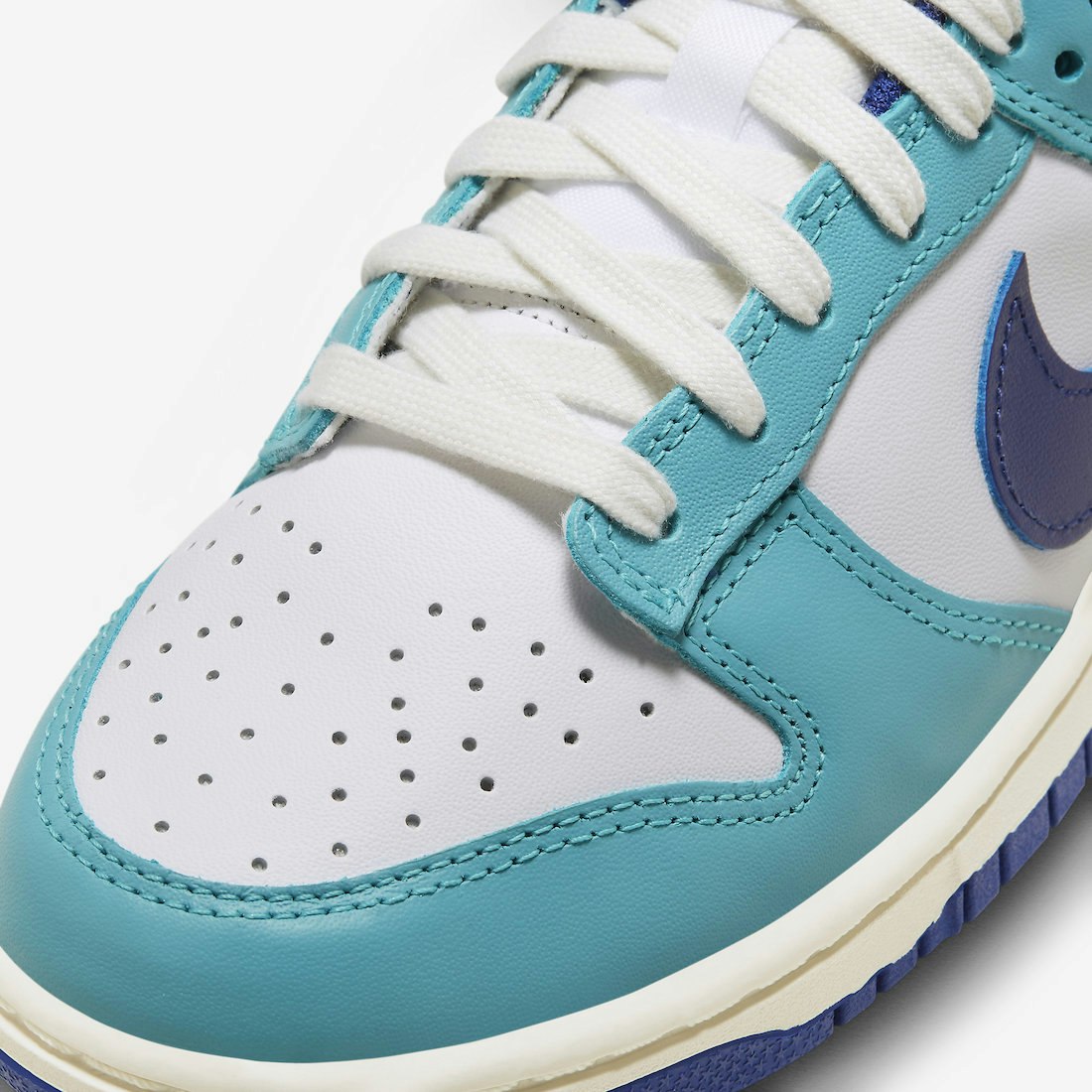 Nike Dunk Low "Nebula Blue"