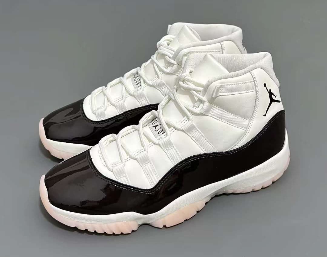 Nike Women's AirJordan 11 "Neapolitan"