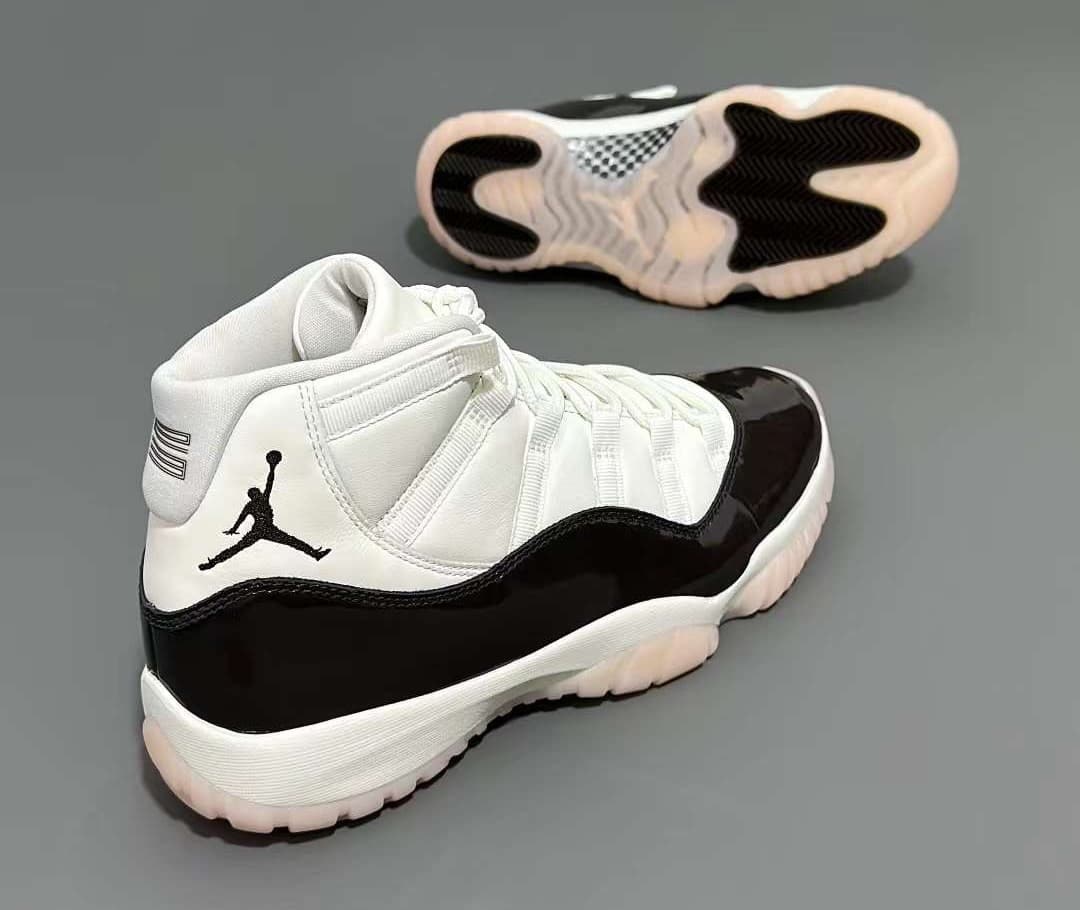 Nike Women's AirJordan 11 "Neapolitan"