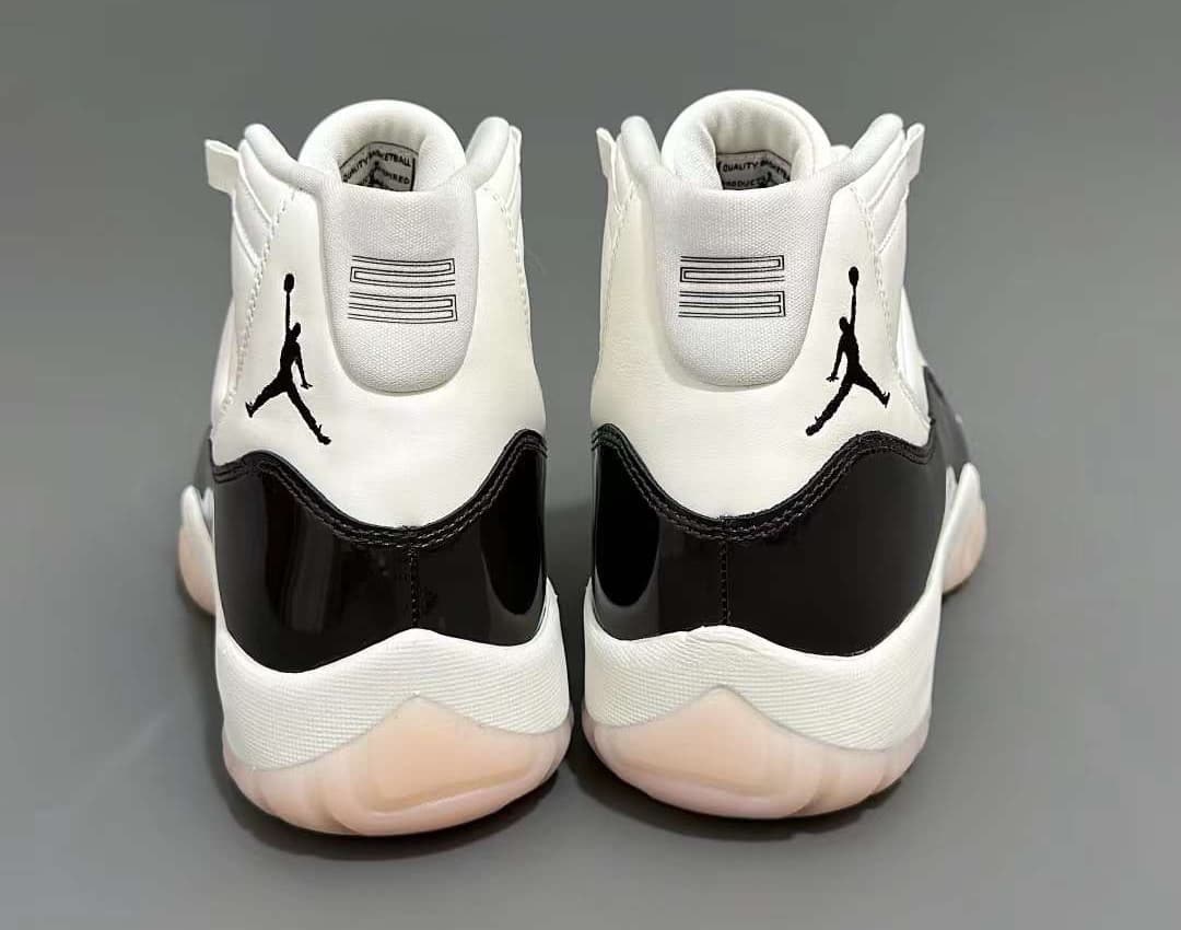 Nike Women's AirJordan 11 "Neapolitan"