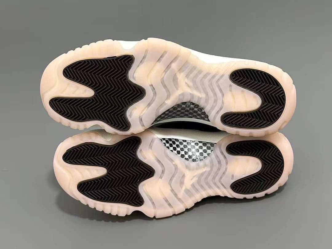 Nike Women's AirJordan 11 "Neapolitan"