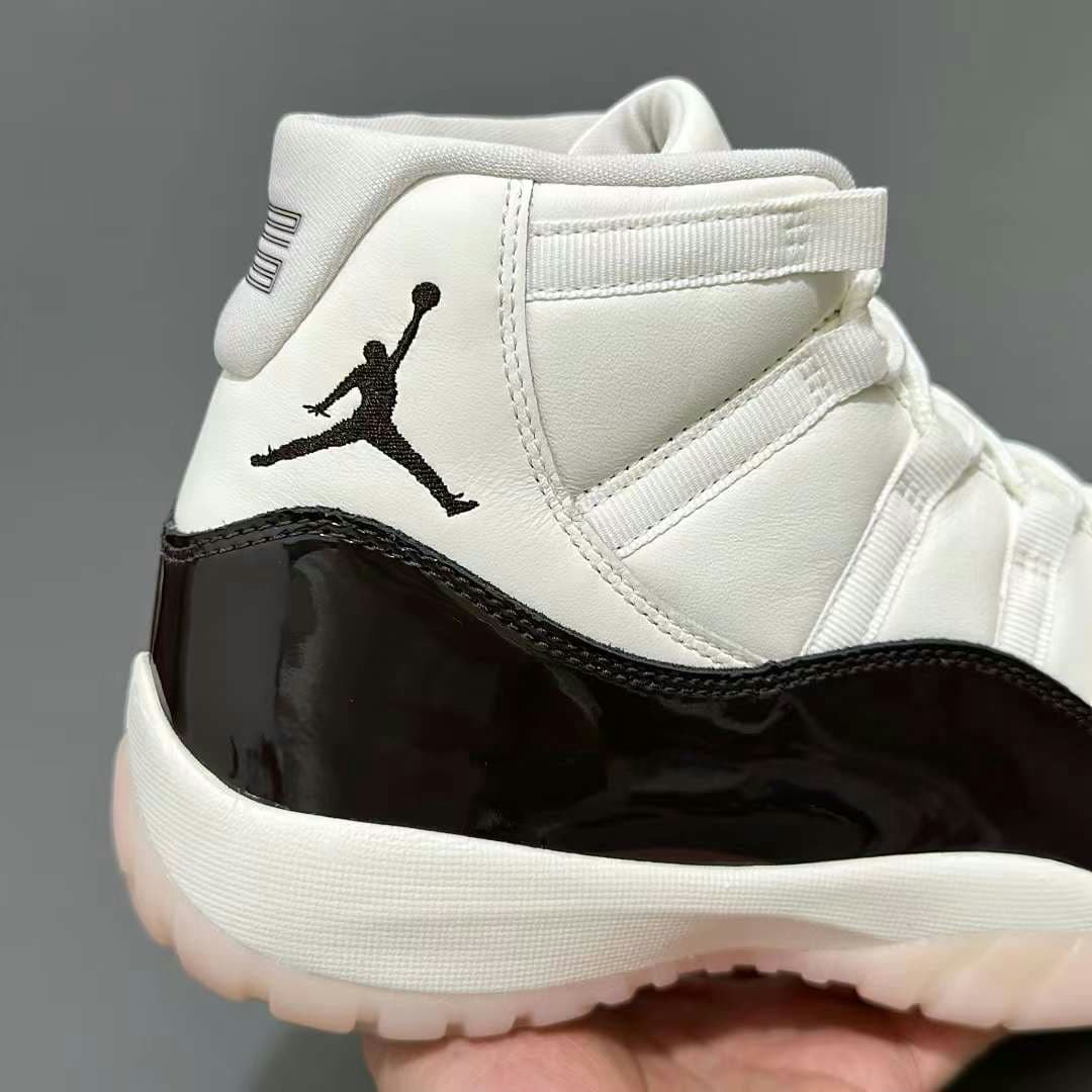 Nike Women's AirJordan 11 "Neapolitan"
