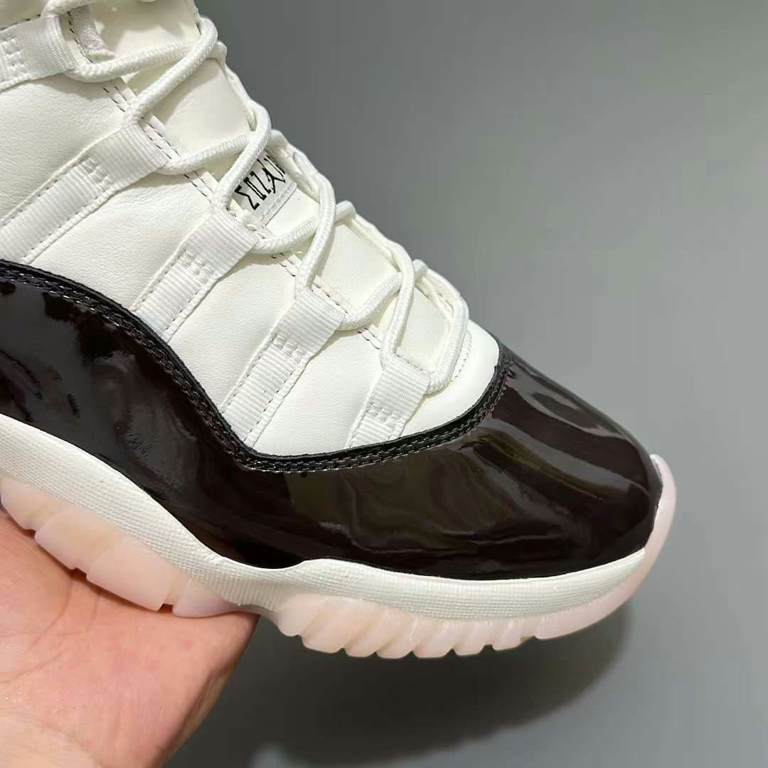 Nike Women's AirJordan 11 "Neapolitan"