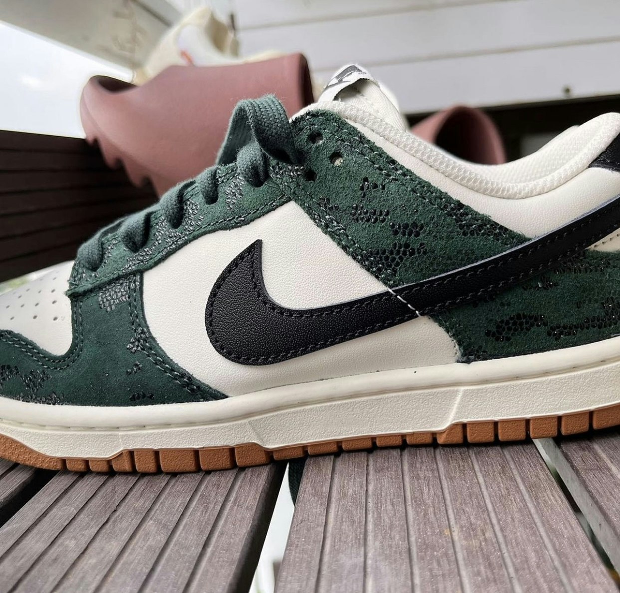 Nike Dunk Low WMNS "Green Snake"