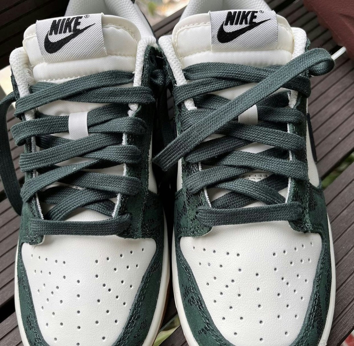 Nike Dunk Low WMNS "Green Snake"