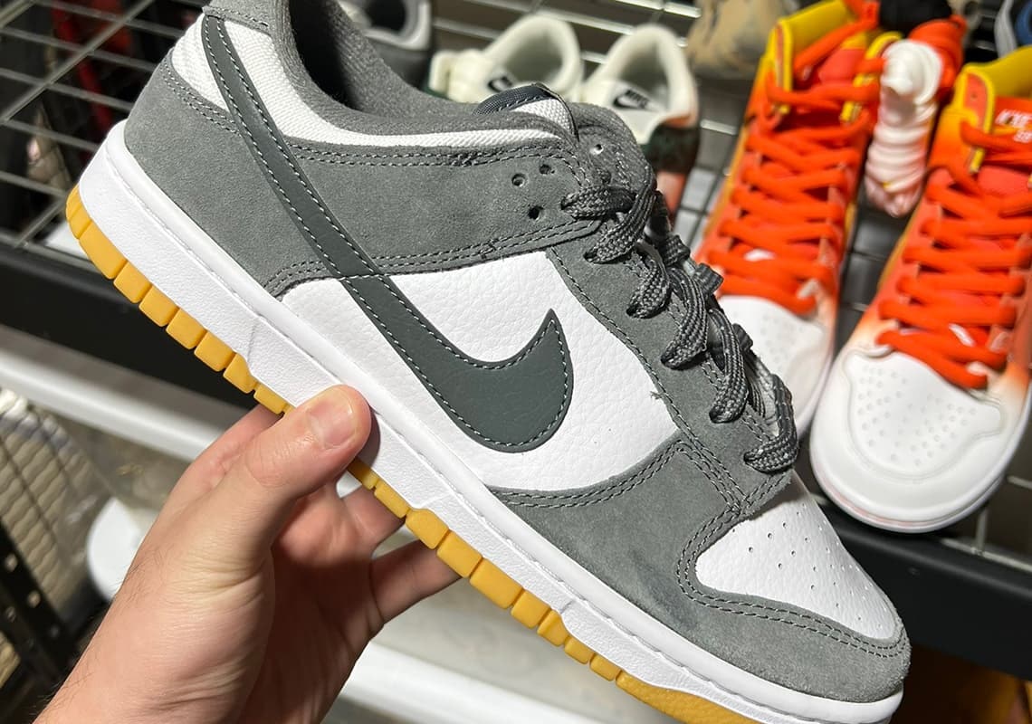 Nike Dunk Low "Smoke Grey"