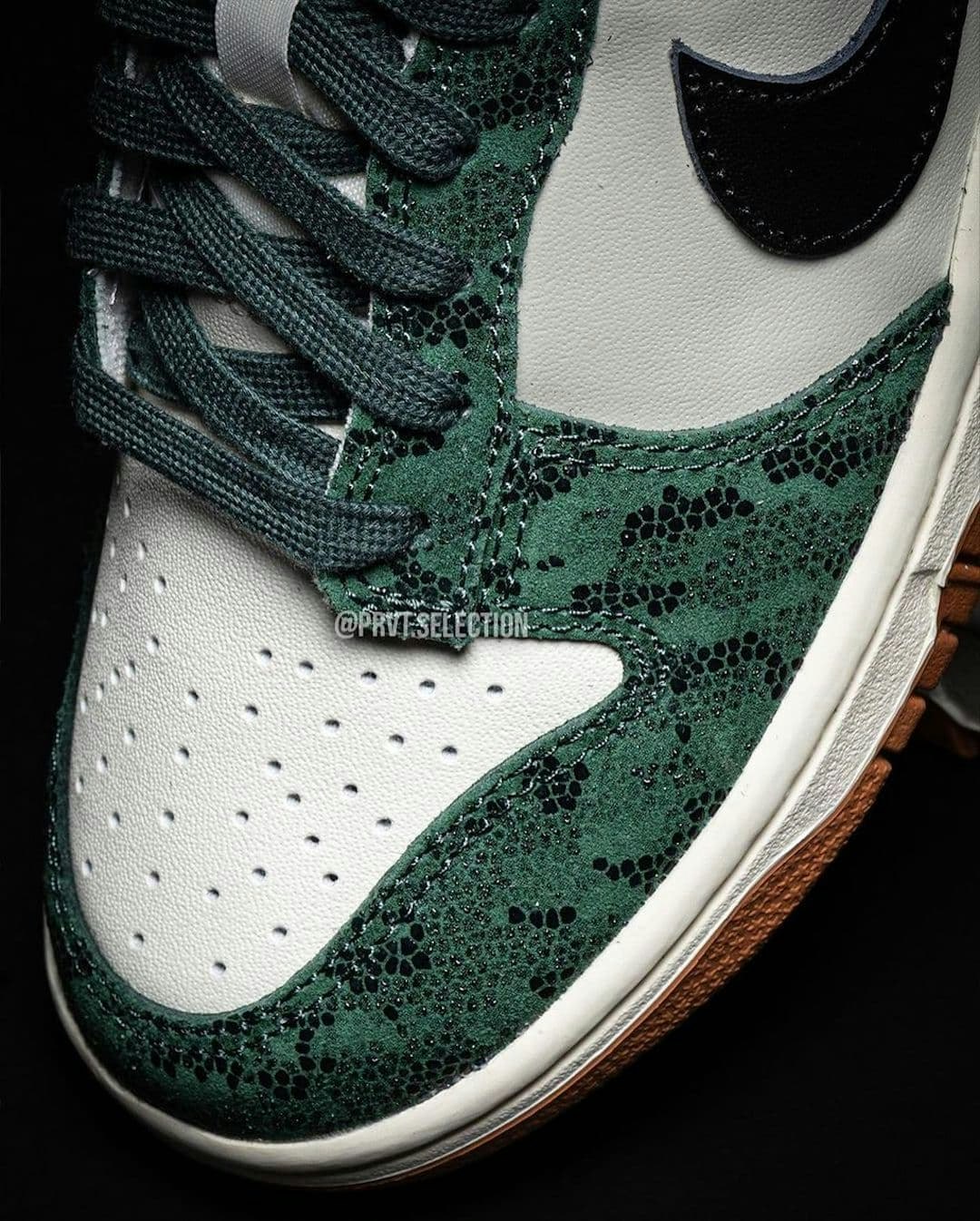 Nike Dunk Low WMNS "Green Snake"