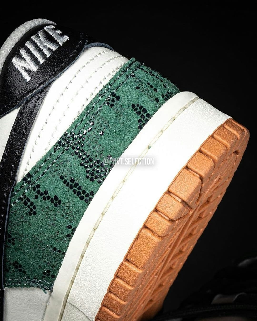 Nike Dunk Low WMNS "Green Snake"